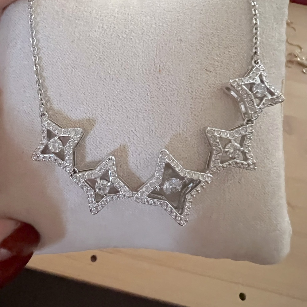 Silver necklace with Crystal